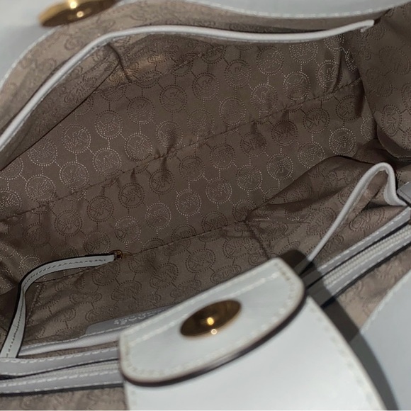 Michael Kors HAMILTON Tote/PYRAMID STUDDED XL Wristlet 2pc Set - Picture 5 of 16